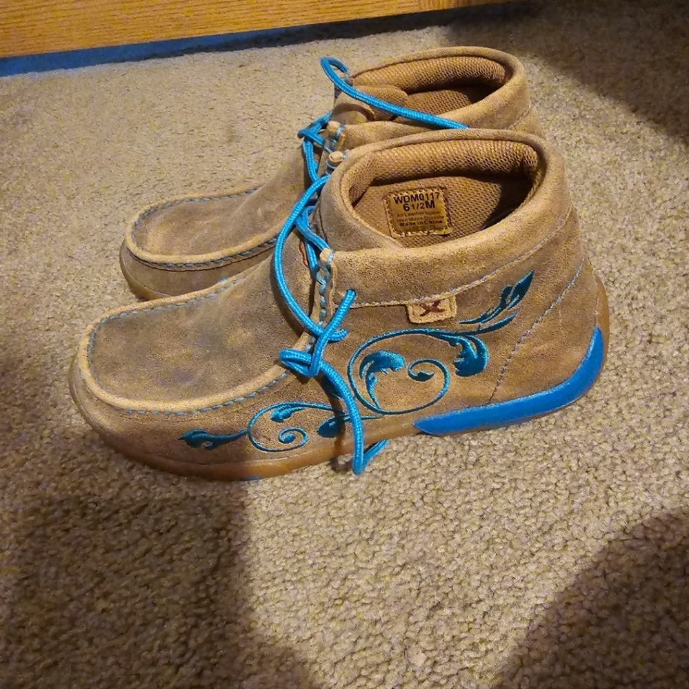 Twisted x mocs